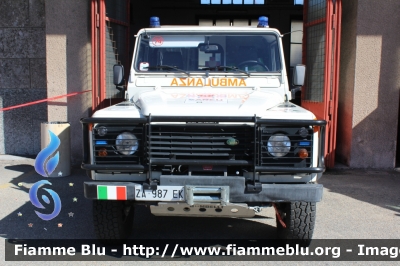 Land Rover Defender 110
Croce Rosa Celeste Milano
Protezione Civile
Ambulanza 74
Parole chiave: Land-Rover Defender_110