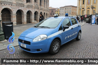 Fiat Grande Punto
Polizia di Stato
Questura di Verona
Allestimento NCT
Polizia H5324
Parole chiave: Fiat Grande_Punto PoliziaH5324 Festa_Forze_Armate_2017