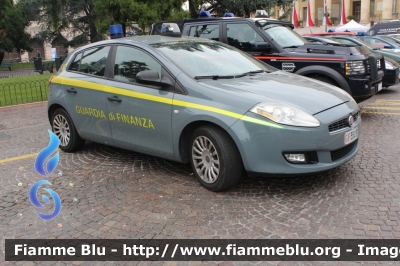 Fiat Nuova Bravo
Guardia di Finanza
GdiF 354 BD
Parole chiave: Fiat Nuova_Bravo GdiF354BD Festa_Forze_Armate_2017