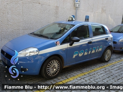 Fiat Grande Punto
Polizia di Stato
Sezione Polizia Ferroviaria
Mezzo con logo celebrativo 110 anni Polizia Ferroviaria
F8550
Parole chiave: Fiat Grande Punto_F8550