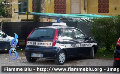 Fiat Punto II serie
Consorzio Polizia Locale Nordest Vicentino
Comando di Thiene ( VI )
Parole chiave: Fiat Punto_II_serie