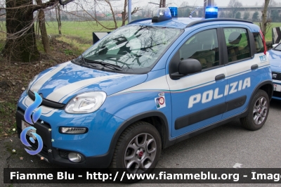 Fiat Nuova Panda 4X4 II Serie
Polizia di Stato
Polizia Ferroviaria
POLIZIA H9556
Parole chiave: Fiat Nuova_Panda_4X4_IISerie POLIZIAH9556
