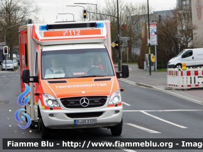 Mercedes-Benz Sprinter III serie
Bundesrepublik Deutschland - Germania
Feuerwehr Dusseldorf
Parole chiave: Ambulanza Ambulance Mercedes-Benz Sprinter_IIIserie
