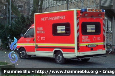 Volkswagen Transporter T4
Bundesrepublik Deutschland - Germania
Feuerwehr Dusseldorf
Parole chiave: Ambulanza Ambulance Volkswagen Transporter T4