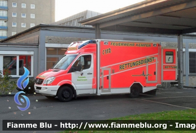 Mercedes-Benz Sprinter III serie
Bundesrepublik Deutschland - Germany - Germania
Feuerwehr Kempen
Parole chiave: Ambulanza Ambulance Mercedes-Benz Sprinter_IIIserie