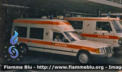 Mercedes-Benz 250
Danmark - Danimarca
Falck Ambulance
Parole chiave: Ambulanza Ambulance