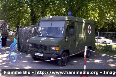 Mercedes-Benz ?
Bundesrepublik Deutschland - Germania
Bundeswehr
Parole chiave: Ambulance Ambulanza