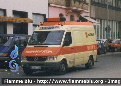 Mercedes-Benz Sprinter I serie
Bundesrepublik Deutschland - Germania
Malteser Frankfurt
Parole chiave: Ambulanza Ambulance Mercedes-Benz Sprinter_Iserie