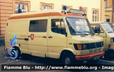 Mercedes-Benz Vario
Bundesrepublik Deutschland - Germania
Malteser 
Parole chiave: Ambulanza Ambulance Mercedes-Benz Vario