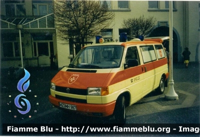 Volkswagen Transporter T4
Bundesrepublik Deutschland - Germania
Malteser Meinz
Parole chiave: Ambulanza Ambulance Volkswagen Transporter_T4