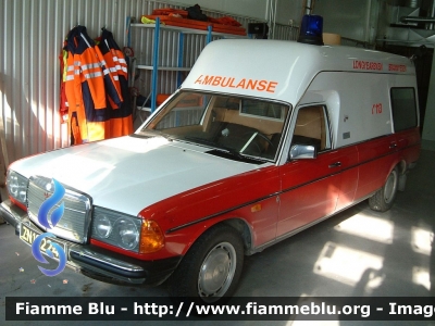 Mercedes-Benz ?
Kongeriket Norge - Kongeriket Noreg - Norvegia
Ambulanse
Parole chiave: Ambulanza Ambulance