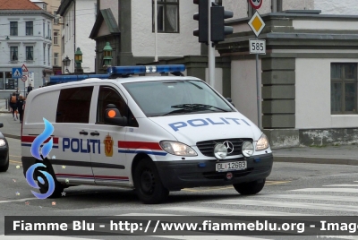 Mercedes-Benz Vito II serie
Kongeriket Norge - Kongeriket Noreg - Norvegia
Politi - Polizia
Parole chiave: Mercedes-Benz Vito_IIserie