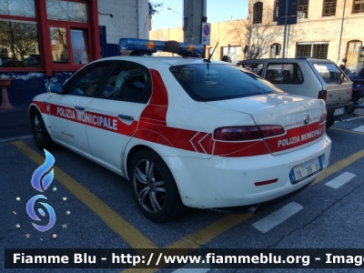Alfa Romeo 159
Polizia Municipale di Prato (PO)
Unità pronto intervento
Automezzo 21
Allestimento Ciabilli
POLIZIA LOCALE YA 288 AH
Parole chiave: Alfa_Romeo 159 PM_Prato POLIZIALOCALEYA288AH