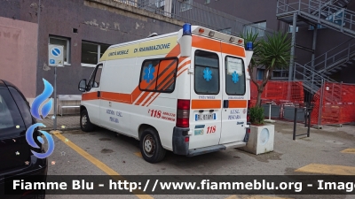 Fiat Ducato II serie 
118 Abruzzo Soccorso
A.U.S.L. di Pescara
ambulanza radiata dal SUEM 118 ora adibita a trasporto salme
allestita GGG Elettromeccanica
Parole chiave: Fiat Ducato_IIserie Ambulanza