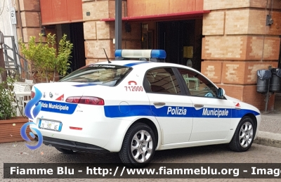 Alfa Romeo 159
Polizia Municipale
Associazione Intercomunale della Pianura Forlivese
Forlì 31
POLIZIA LOCALE YA 562 AE
Parole chiave: Alfa-Romeo 159 POLIZIALOCALEYA562AE