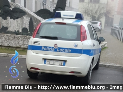Fiat Grande Punto
Polizia Municipale Cesena
Cesena 28
Parole chiave: Fiat Grande_Punto