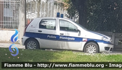 Fiat Punto III serie
Polizia Municipale
Associazione Intercomunale della Pianura Forlivese
Comune di Forlì
Forlì 2
Parole chiave: Fiat Punto_IIIserie