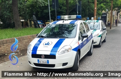 Fiat Grande Punto
Polizia Municipale
Associazione Intercomunale della Pianura Forlivese
Comune di Forlì
Forli 25
Parole chiave: Fiat Grande_Punto