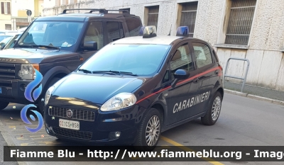 Fiat Grande Punto
Carabinieri
CC CS 858
Parole chiave: Fiat Grande_Punto CCCS858
