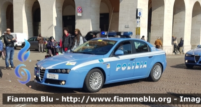 Alfa Romeo 159
Polizia di Stato
Polizia Stradale
POLIZIA F7298
Parole chiave: Alfa-Romeo 159 POLIZIAF7298