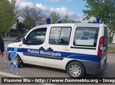 Fiat Doblo
Polizia Municipale
Associazione Intercomunale della Pianura Forlivese
Comune di Forlì
Forlì 18
Parole chiave: Fiat Doblo