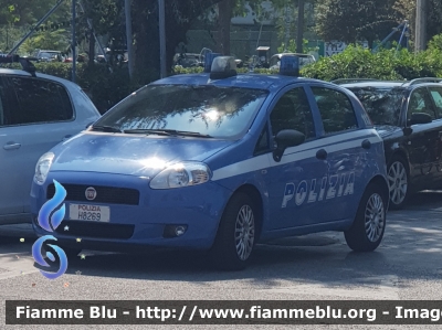 Fiat Grande Punto
Polizia di Stato
POLIZIA H8269
Parole chiave: Fiat Grande_Punto POLIZIAH8269
