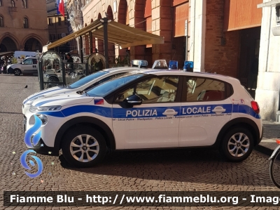 Citroen C3
Polizia Municipale
Associazione Intercomunale della Pianura Forlivese
Comune di Forlì
Forlì 12
Parole chiave: Citroen C3