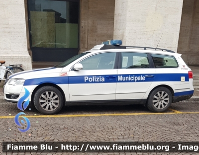 Volkswagen Passat Variant V Serie
Polizia Municipale
Associazione Intercomunale della Pianura Forlivese
Comune di Forlì
Forli 20
Parole chiave: Volkswagen Passat_Variant_VSerie