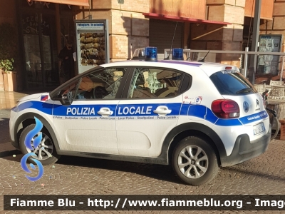 Citroen C3 IV serie
Polizia Municipale
Associazione Intercomunale della Pianura Forlivese
Comune di Forlì
Forlì 54
YA 251 AP
Parole chiave: Citroen C3_IVserie