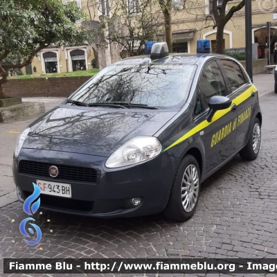 Fiat Grande Punto
Guardia di Finanza
GdiF 943 BH
Parole chiave: Fiat Grande_Punto GdiF943BH