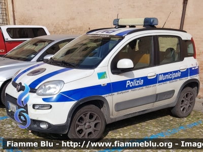Fiat Nuova Panda 4x4 II serie
Polizia Municipale
Comune di Sogliano
Sogliano 02
Polizia Locale YA913AJ
Parole chiave: Fiat Nuova_Panda_4x4_IIserie PoliziaLocaleYA913AJ