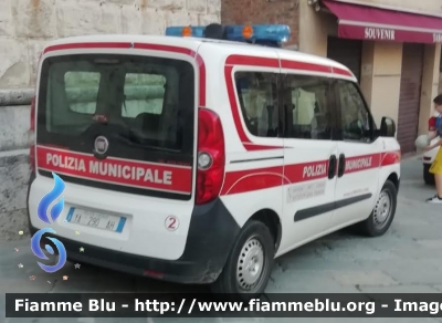 Fiat Doblò III Serie
Polizia Municipale di Montepulciano (SI)
Automezzo 2
POLIZIA LOCALE YA 290 AH
Parole chiave: Fiat Doblò_IIISerie POLIZIALOCALEYA290AH