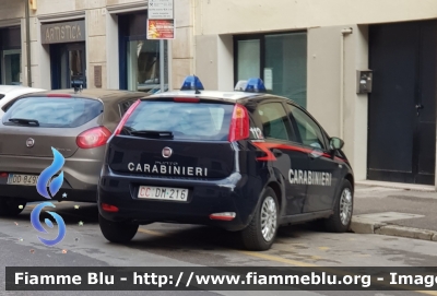Fiat Punto VI serie
Carabinieri
CC DM 216
Parole chiave: Fiat Punto_VIserie CCDM216