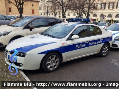 Alfa Romeo 159
Polizia Municipale Rimini
Autovettura in Uso al Reparto Mobile
POLIZIA LOCALE YA 448 AC
Rimini 10
Parole chiave: Alfa_Romeo 159 POLIZIALOCALE_YA448AC