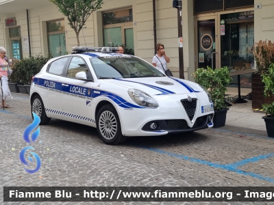 Alfa Romeo Nuova Giuletta
Polizia Municipale
Comune di Busseto (PR)
Allestimento Bertazzoni
POLIZIA LOCALE YA 657 A
Parole chiave: Alfa-Romeo Nuova_Giulietta POLIZIALOCALEYA657AP
