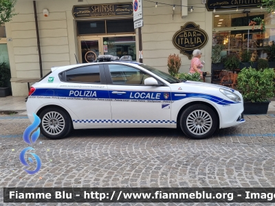 Alfa Romeo Nuova Giuletta
Polizia Municipale
Comune di Busseto (PR)
Allestimento Bertazzoni
POLIZIA LOCALE YA 657 A
Parole chiave: Alfa-Romeo Nuova_Giulietta POLIZIALOCALEYA657AP