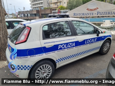 Fiat Punto VI SERIE
Comune di San Cesario sul Panaro
POLIZIA LOCALE YA 665 AS
Parole chiave: Fiat Punto_VI SERIE