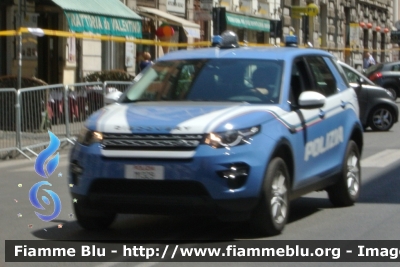 Land Rover Discovery Sport
Polizia di Stato
Questura di Roma
POLIZIA M1329
