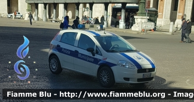 Fiat Grande Punto
Polizia Municipale
Associazione Intercomunale della Pianura Forlivese
Comune di Forlì
Forlì 25
Parole chiave: Fiat Grande_Punto