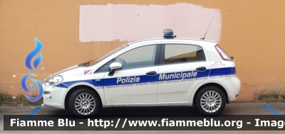 Fiat Punto VI serie
Polizia Municipale
Associazione Intercomunale della Pianura Forlivese
Comune di Forlì
Forlì 8
Parole chiave: Fiat Punto_VIserie