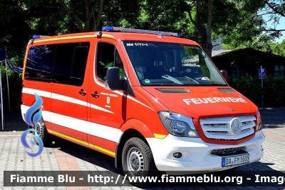 Mercedes-Benz Sprinter III serie
Bundesrepublik Deutschland - Germany - Germania
Freiwillige Feuerwehr Messel
Parole chiave: Mercedes-Benz Sprinter_IIIserie
