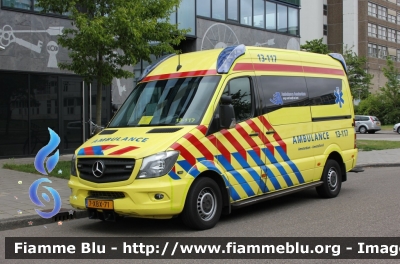 Mercedes-Benz Sprinter III serie Restyle
Nederland - Paesi Bassi
Amsterdam Ambulance
13-117
Parole chiave: Mercedes-Benz Sprinter_IIIserie_Restyle Ambulanza Ambulance