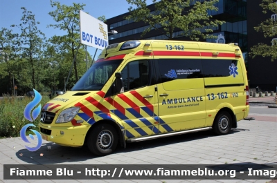 Mercedes-Benz Sprinter III serie Restyle
Nederland - Paesi Bassi
Amsterdam Ambulance
13-162
Parole chiave: Mercedes-Benz Sprinter_IIIserie_Restyle Ambulanza Ambulance