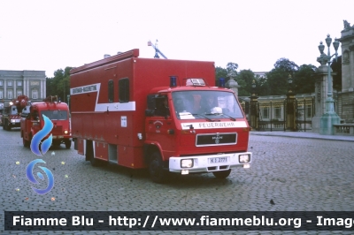 Man?
Bundesrepublik Deutschland - Germany - Germania
Feuerwehr Koln
