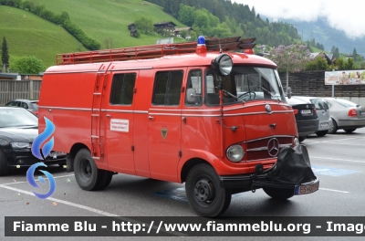 Mercedes-Benz ?
Bundesrepublik Deutschland - Germany - Germania
Feuerwehr Esslingen am Neckar
