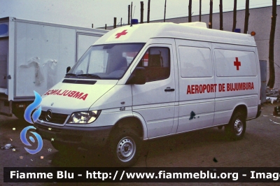 Mercedes-Benz Sprinter II serie
Uburundi - Burundi
Aeroport de Bujumbura
Parole chiave: Mercedes-Benz Sprinter_IIserie Ambulanza Ambulance
