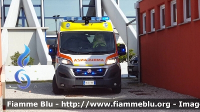 Fiat Ducato X290
Cooperativa sociale Castel Monte Onlus
Ambulanza convenzionata
SUEM 118 Treviso Emergenza
Ospedale di Oderzo (TV)
Allestimento Class 
"353"
Parole chiave: Fiat Ducato_X290 Ambulanza