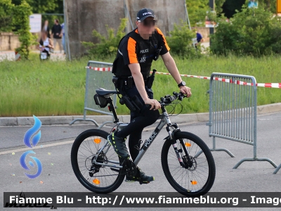 Bicicletta
Grand-Duché de Luxembourg - Großherzogtum Luxemburg - Grousherzogdem Lëtzebuerg - Lussemburgo
Police
