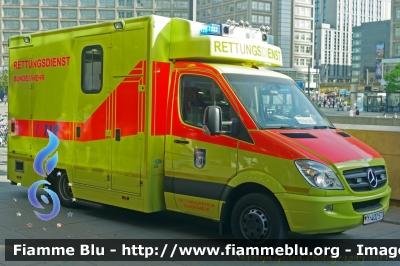 Mercedes-Benz Sprinter III
Bundesrepublik Deutschland - Germania
Sanitaetsdienst der Bundeswehr
Parole chiave: Ambulanza Ambulance