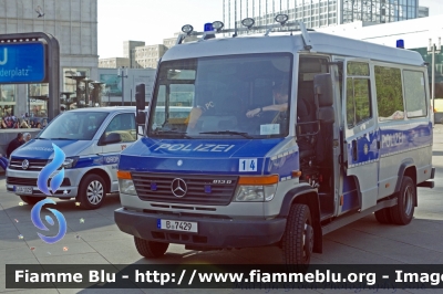 Mercedes-Benz Vario 813D
Deutschland - Germania
Polizei Berlin - Polizia di Berlino

